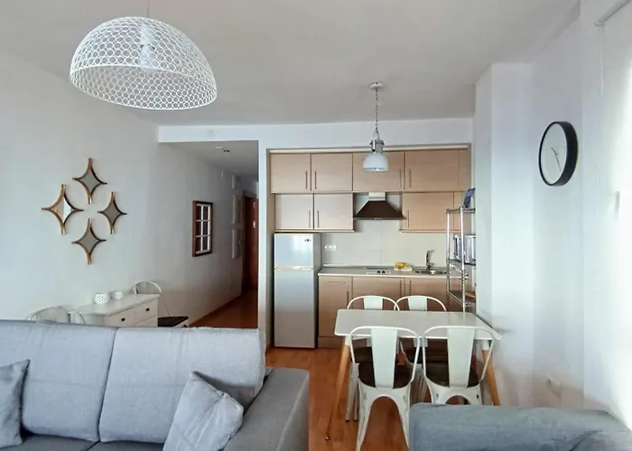 Апартаменти Serraneu Con Parking Y Wifi By Surynieve *